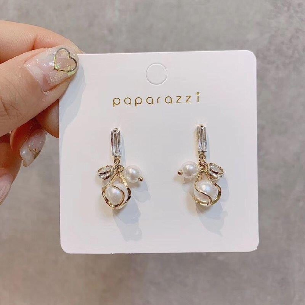 BRAND NEW faux pearl earrings